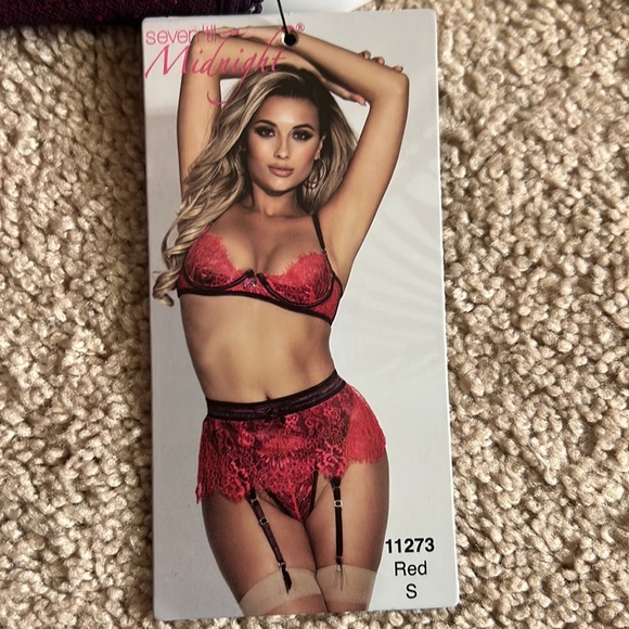 Seven ‘til midnight S - Picture 2 of 6